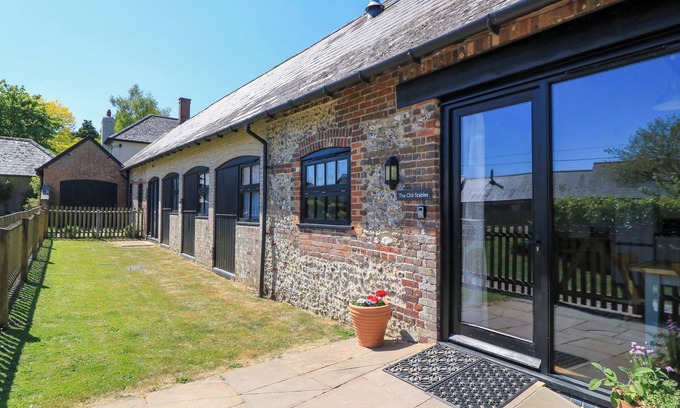 Blandford Forum Cottage | THE OLD STABLES, pet friendly in Winterborne Stickland
