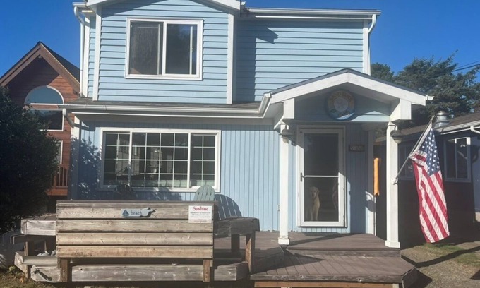 Tierra Del Mar Cabin | The Oregon beach cabin is a couple of minutes from a quiet beach.