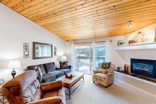 Big Sky Apartment | The Overlooker, Apt A11