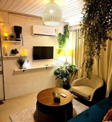 Pali Hill Apartment | The Pali Nook, Cozy Bandra Escape