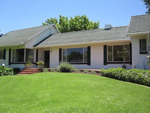 Greater Johannesburg Metropolitan Area House | The Pecan Tree Guesthouse