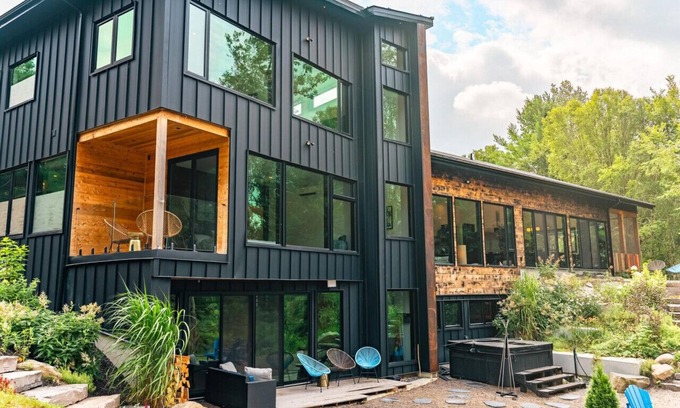 Bracebridge Cottage | The perfect blend of colour, comfort, and class