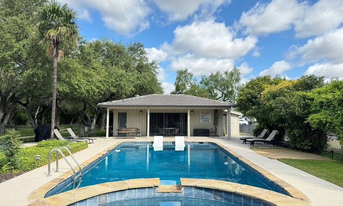 Uvalde Cabin | The Poolside Cabana (Private Cottage)