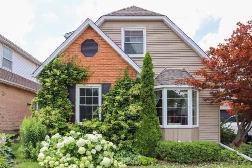 Historic Old Town House | The Promenade Cottage License # 002-2023