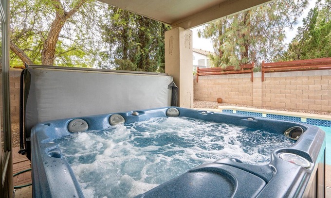 Covey House | THE QUAINT ESCAPE: POOL + SPA + POOL TABLE + MORE