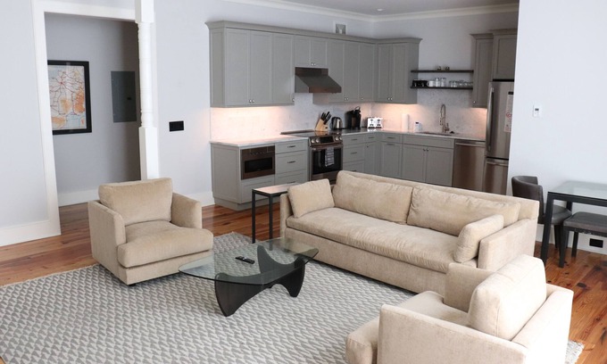Charleston Historic District Apartment | The Quarters on King