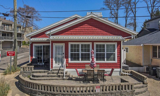 South Haven Cabin | The Red Haven on North Beach