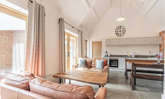 Blaisdon Cottage | The Red Rooster - UK44440
