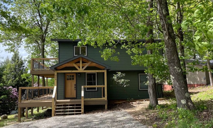 Alpine Lake Apartment | The Refuge-lake views at Alpine Lake