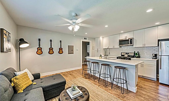 Old East Dallas Apartment | The Rhythm Room Near Downtown Dallas!