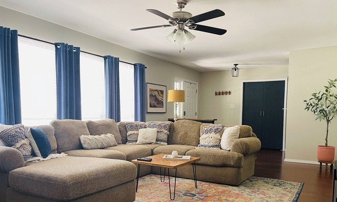 Universal City House | The Roan Ranch House-4 bd 2 bath single story