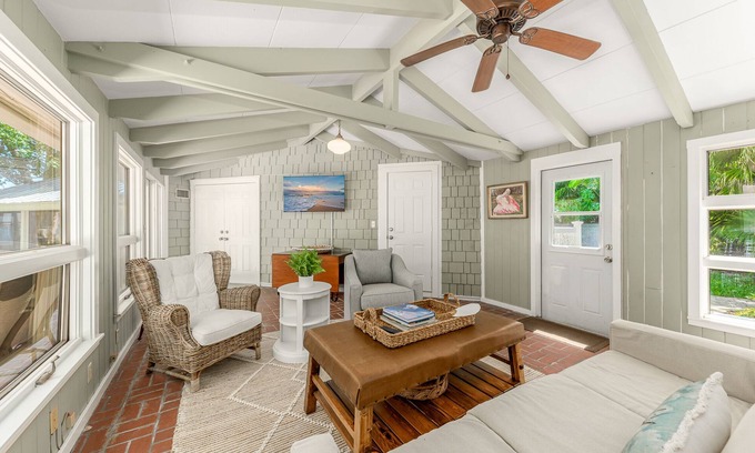 Stuart Apartment | The Roosevelt Suite (2 BEDROOMS/2 BATHS)