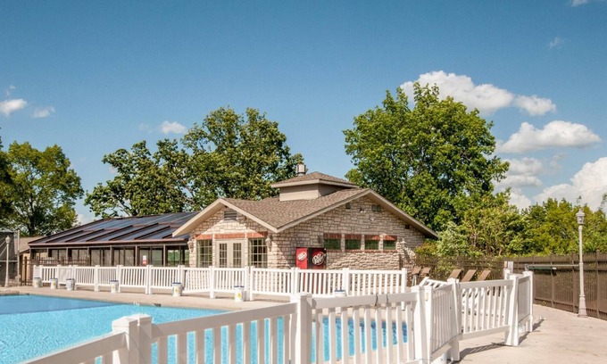 Table Rock Condo | The Roost Royale