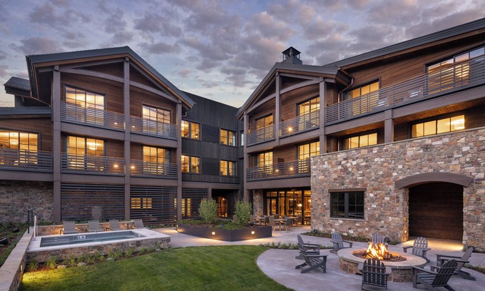 Jackson Hole Hotel | The Rusty Parrot Lodge and Spa