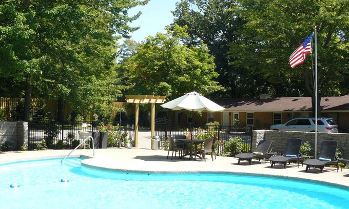 Saugatuck Hotel | The Saugatuck Retro Resort Motel