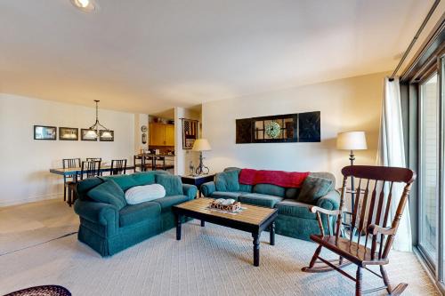 West Dover Apartment | The Seasons G27
