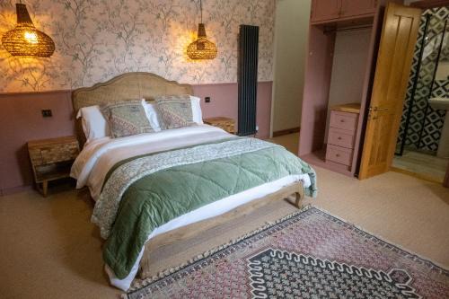 Wells Hotel | The Sheep and Penguin