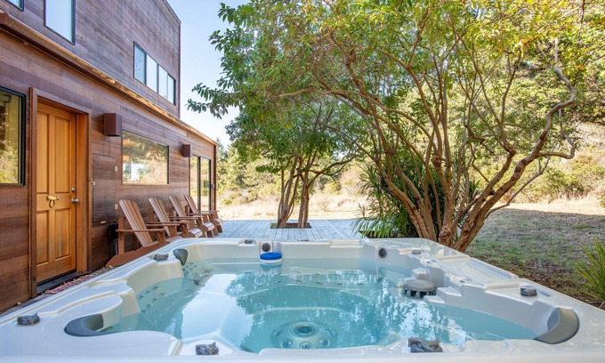 Sea Ranch House | The Sixpence Beach Access Hot Tub