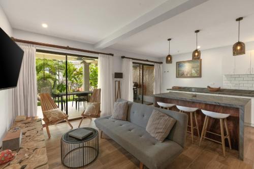 Coco Sunset Hills House | The Sky Deck Condo 2bed25bath