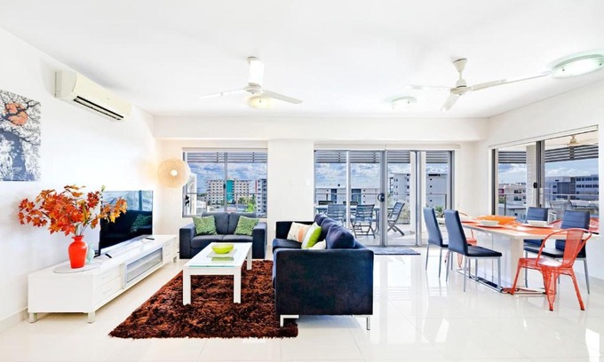 Darwin City Centre Apartment | 'The Smith' A Vibrant Poolside Balcony Haven