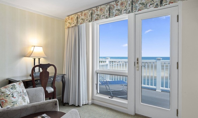 Ogunquit Hotel | The Sparhawk Oceanfront Resort