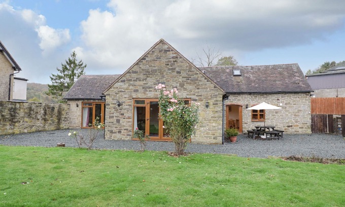 Onibury Cottage | THE STABLE, pet friendly, character holiday cottage in Craven Arms
