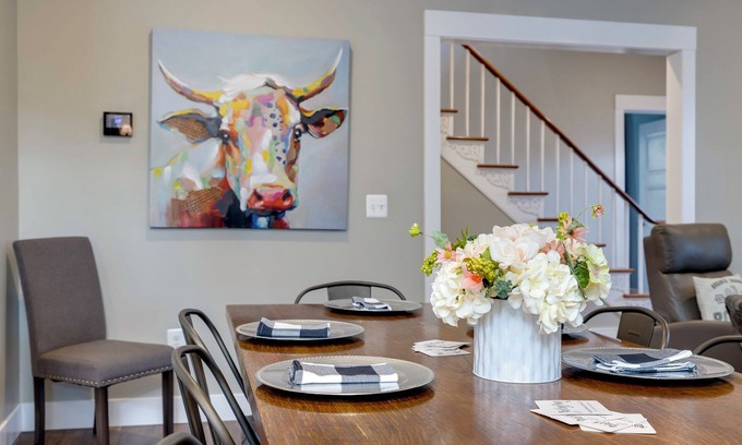 Luray House | The Sterling- walk to everything Luray has to offer! Chef available