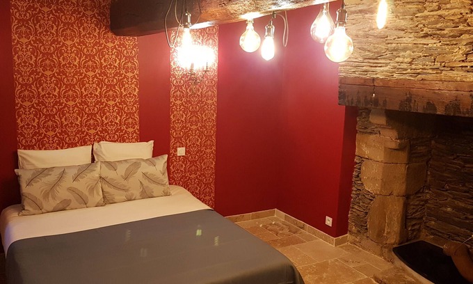 Ploermel Apartment | The Suite with individual SPA "Guard Room