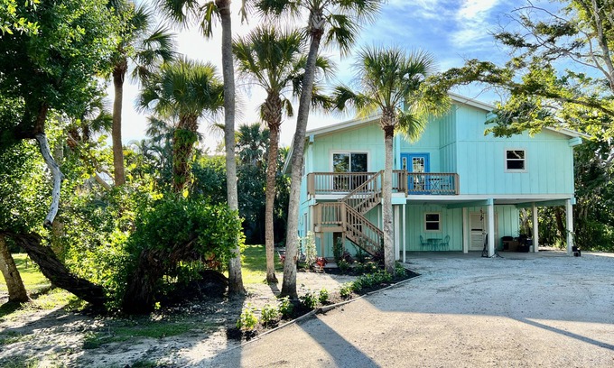 Gumbo Limbo House | The Ultimate Beach Retreat ~ Spacious, Comfy, Gorgeous!