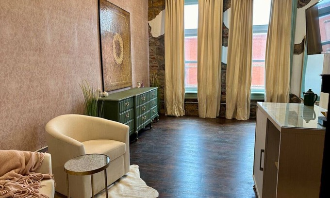 Okemah Apartment | The Velvet - A Woody Guthrie Inspired Inn