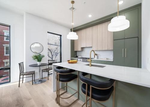The Heights Apartment | The View 20 Min to NYC Breakfast Included - C