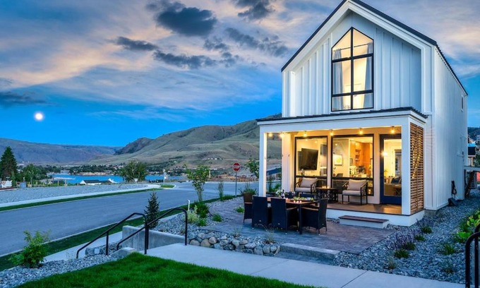 Chelan House | The Villa #305