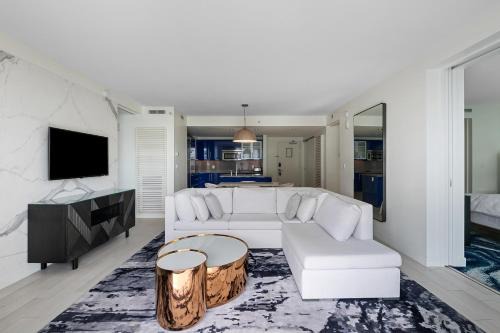 Central Beach Apartment | The W Hotel Beachfront Condo Oasis