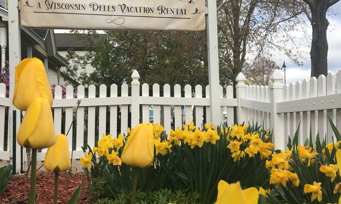 Wisconsin Dells House | THE WASHINGTON HOUSE - A 4-Bedroom Home 1 Block from Downtown Wisconsin Dells