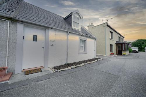Fearn House | The Wee House by the Sea