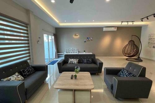 Bandar Hilir House | The White House Near Heritage Jonker Malacca Town