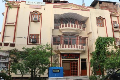 Jaipur District Hotel | The Xpress A JHM Hotels