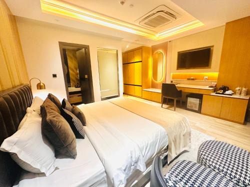 Uttara Hotel | The Zabeer Dhaka