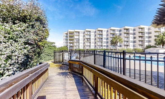 Atlantic Beach Condo | Third-Floor Condo at Oceanfront Resort with Balconies, WiFi & Shared Pools/Gym