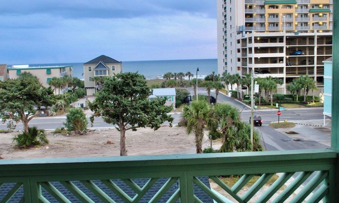 Ocean Drive Apartment | This aparthotel is a 1 bedroom(s), 1 bathrooms, located in North Myrtle Beach, SC.
