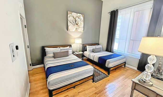 Gaslamp Quarter Hotel | This hotel is a 2 bedroom(s), 1 bathrooms, located in San Diego, CA.