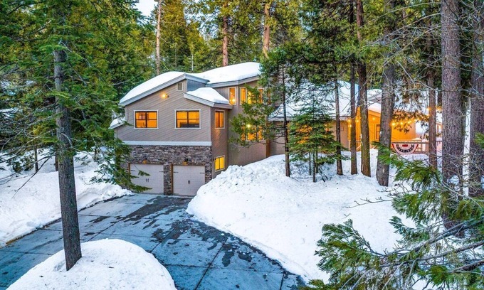 Dogwood Mountain House | This house is a 4 bedroom(s), 3 bathrooms, located in Shaver Lake, CA.