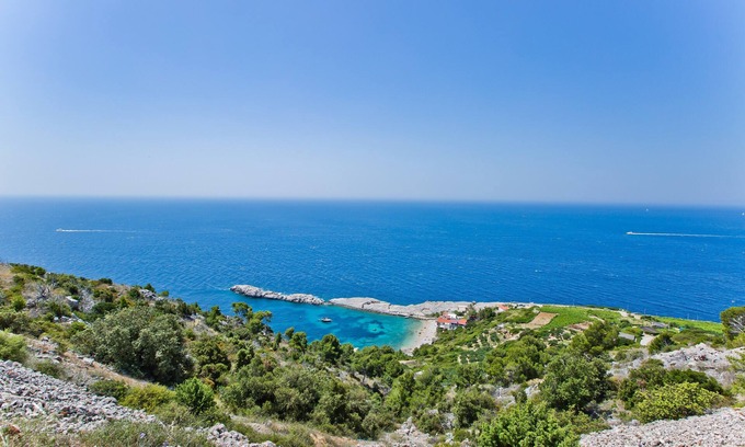 Zarace House | This is a house, with a large and astonishing view at the beach and open sea.