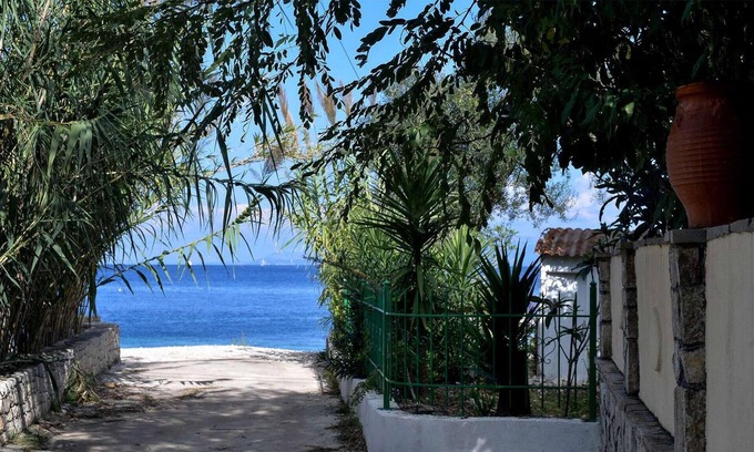 Longos House | This recently renovated beach house is located just a few steps behind Levrecchio beach and is surro