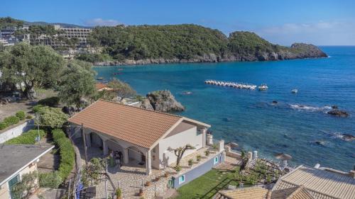 Lakones Bed & Breakfast | Thomas Beach Studios