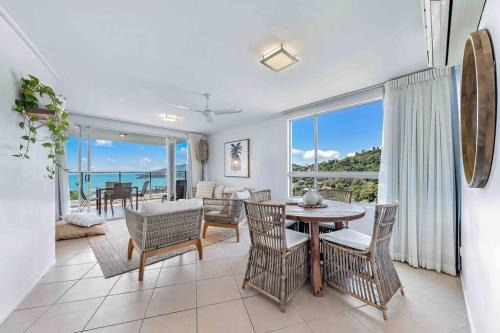 Airlie Beach Apartment | Three B Airlie 2 bedroom unit Seaviews & Pool