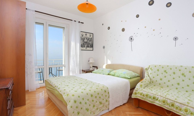 Drasnice Apartment | Three bedroom apartment near beach Drašnice, Makarska (A-2644-b)
