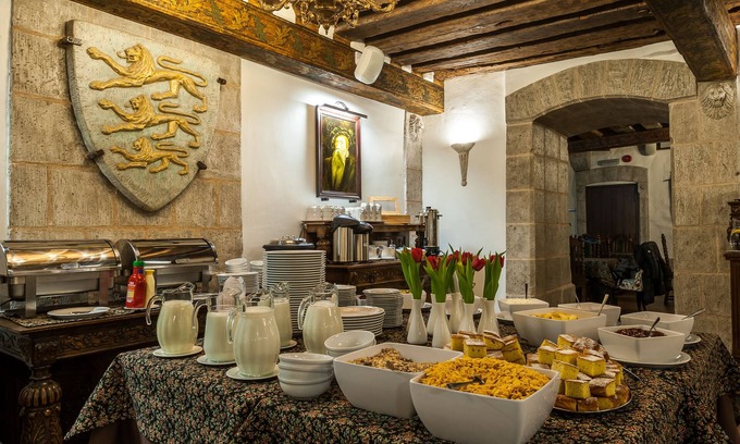 Old Town Hotel | Three Crowns Residents