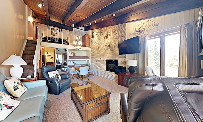 Snowmass Village Condo | 🌲Timberline 301 Studio Loft Standard ~ Hot Tub~Pool~WiFi~Ski-in/out~Local Shuttle🌲