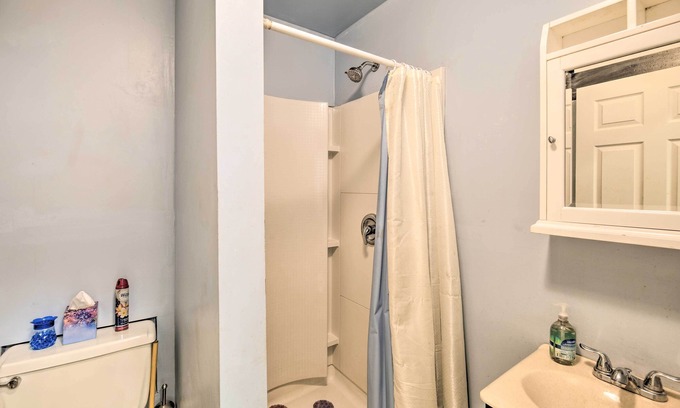 Wilcoe Apartment | Timeless Gary Studio, ATV Trails On-Site!